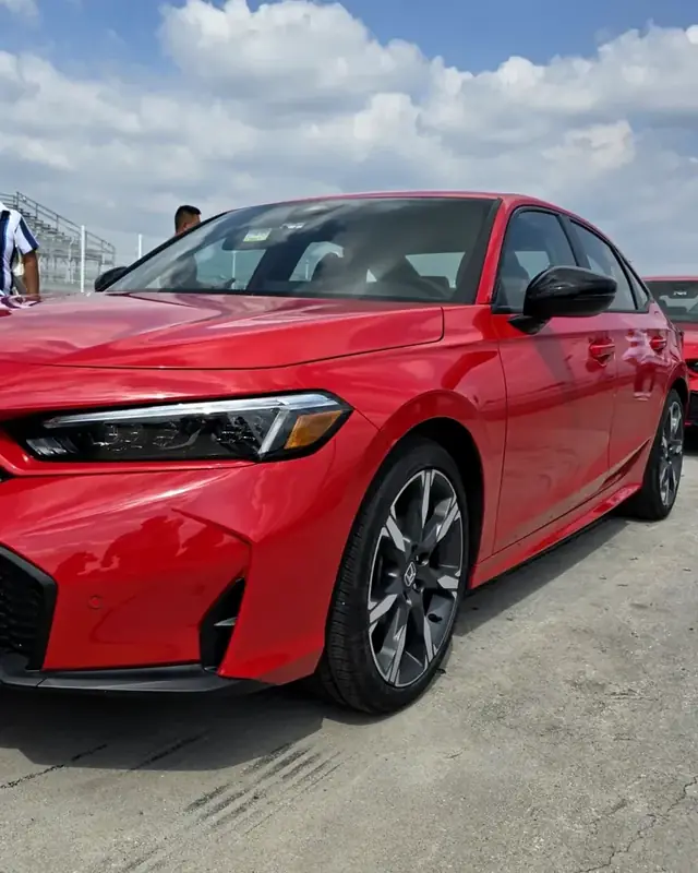 Civic Touring HEV rojo